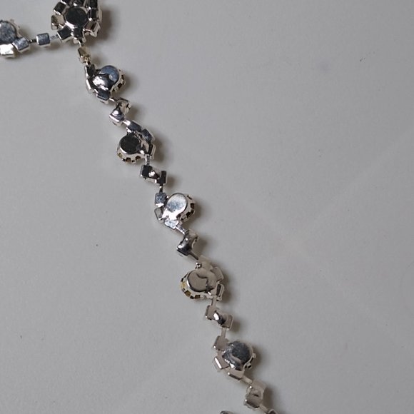 Decorative Y Shaped Necklace Adjustable 16 To 20 Inches - Picture 14 of 14